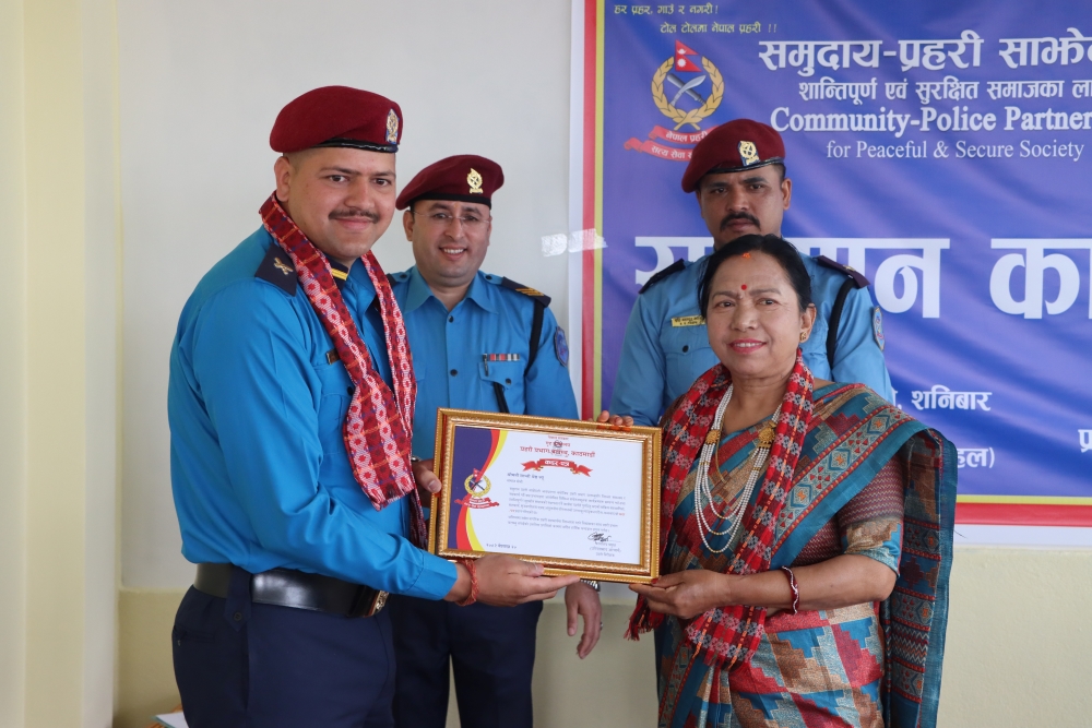 बलम्बु प्रहरी प्रभागद्वारा विभिन्न ३४ जना व्यक्ति तथा संस्थाहरूलाई सम्मान