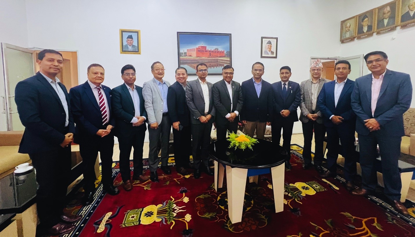 नेपाल बैंकर्स संघका पदाधिकारीले भेटे गभर्नर पौडेल