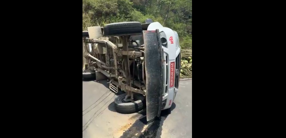 चित्लाङबाट थानकोट आउँदै गरेको गाडी पानीघाट नजिकै दुर्घटना