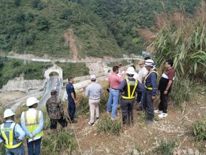 नागढुङ्गा सुरुङ मार्गको प्रवेशद्वारनजिकै अर्को संकट, घरसहित राजमार्ग नै पहिरोमा खस्ने जोखिम