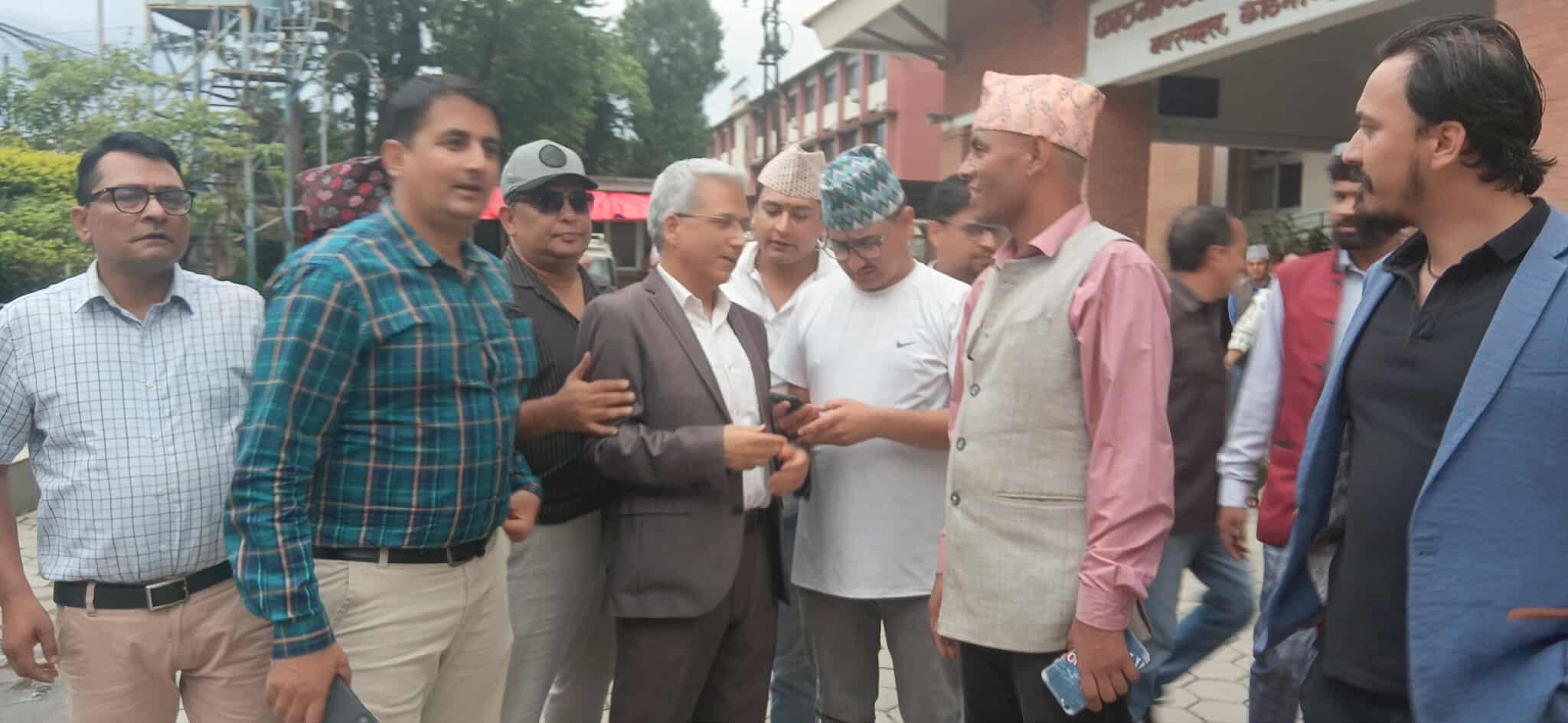 राप्रपाका नेता मिश्र तीन लाख धरौटी बुझाएर छुटे