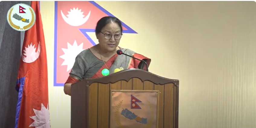 स्कुले विद्यार्थीको घाँटीमा टाई झुन्ड्याइदिने चलन हटाउन सांसद् श्रेष्ठको माग