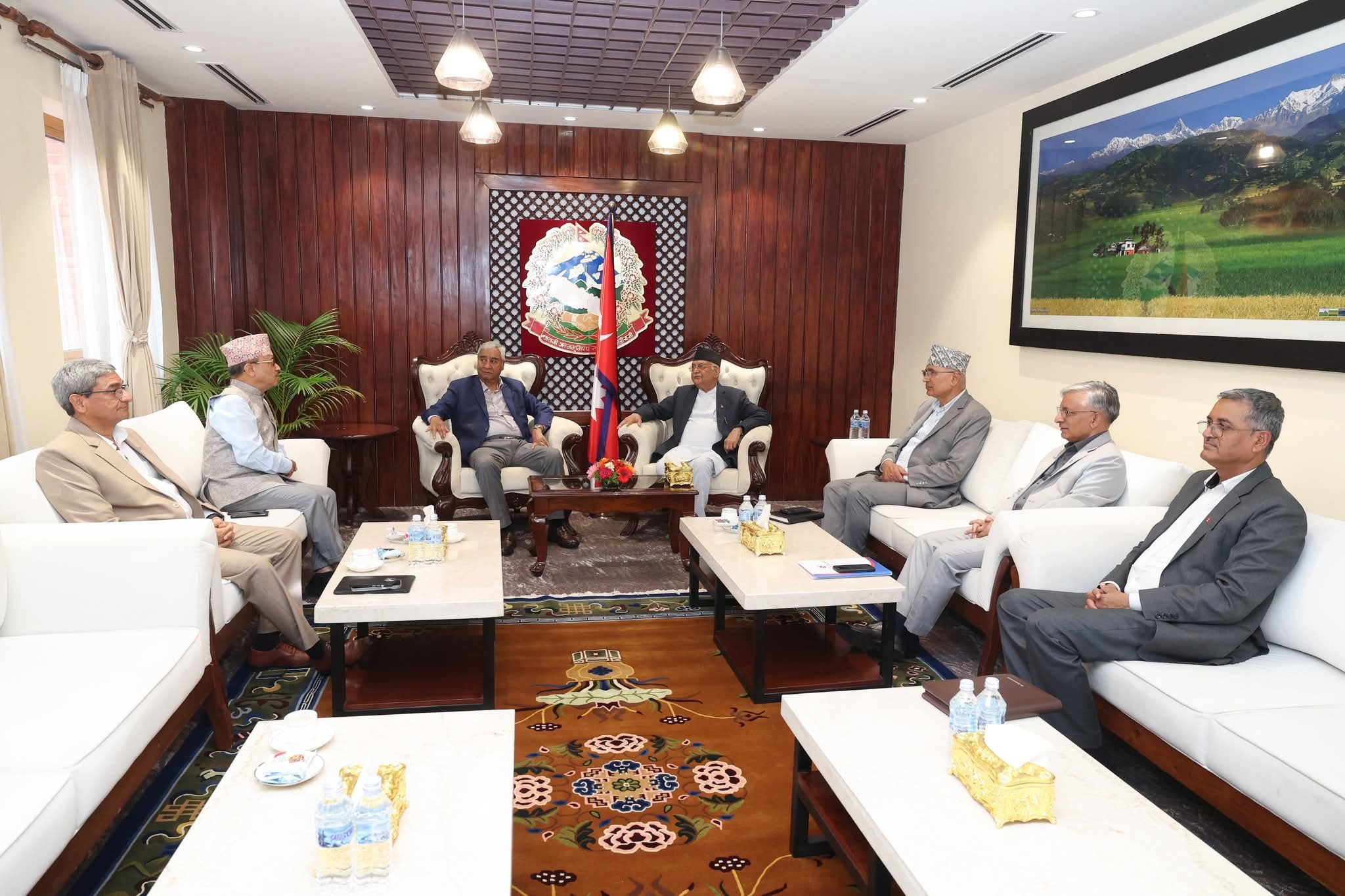 नेपाली काँग्रेस र नेकपा एमालेका शीर्ष नेता बालुवाटारमा, मन्त्री हेरफेरका बारेमा छलफल हुने