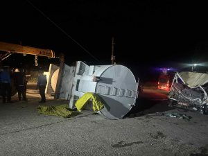 पिपलामोडमा इन्धन बोकेको ट्याङ्कर दुर्घटना, सडक अवरुद्ध, उद्दार कार्य जारी