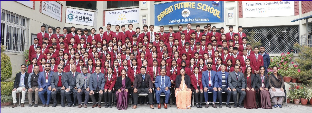 एसइईमा ४ जीपीए ल्याउने २१५ जना विद्यार्थी तथा शतप्रतिशत विद्यार्थी उत्तीर्ण विद्यालय सम्मानित हुँदै