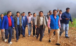 गणेशमान सिंह सडक मार्गको निरीक्षण गर्न सेतो पहरो पुगे यातायात मन्त्री दाहाल