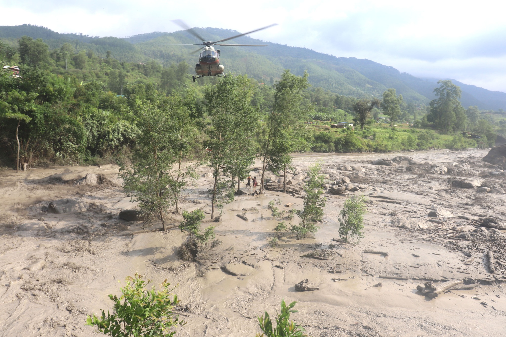 रसुवामा भीषण बाढीः नेपाल प्रहरीका ३ जनासहित १८ जना बेपत्ता