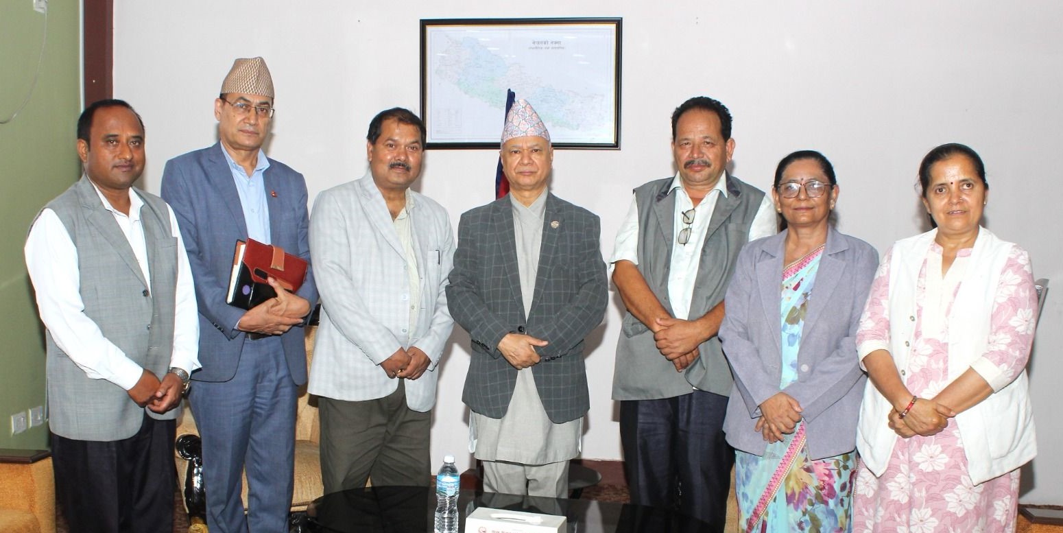 पब्लिक क्याम्पस संघका पदाधिकारीले भेटे शिक्षा मन्त्री