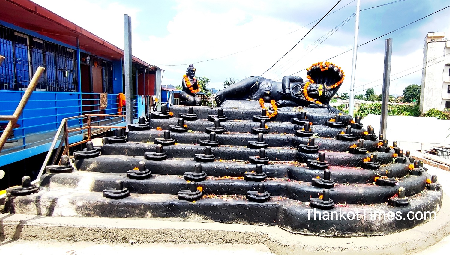 २२ टनको शिलामा खोपिएको विश्व बिश्रामेश्वर महादेवको मूर्ति थानकोट चेकपोष्टमा स्थापना