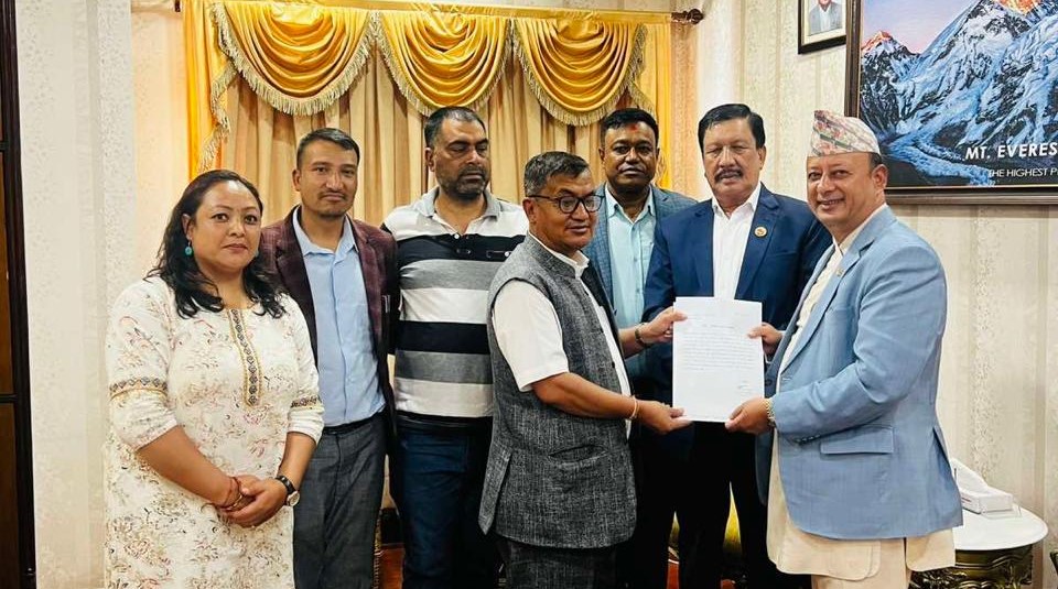 चन्द्रागिरिका जनप्रतिनिधिले उर्जा मन्त्रीलाई भेटेर मागे किसिपिडी घटनाका पीडितलाई राहत