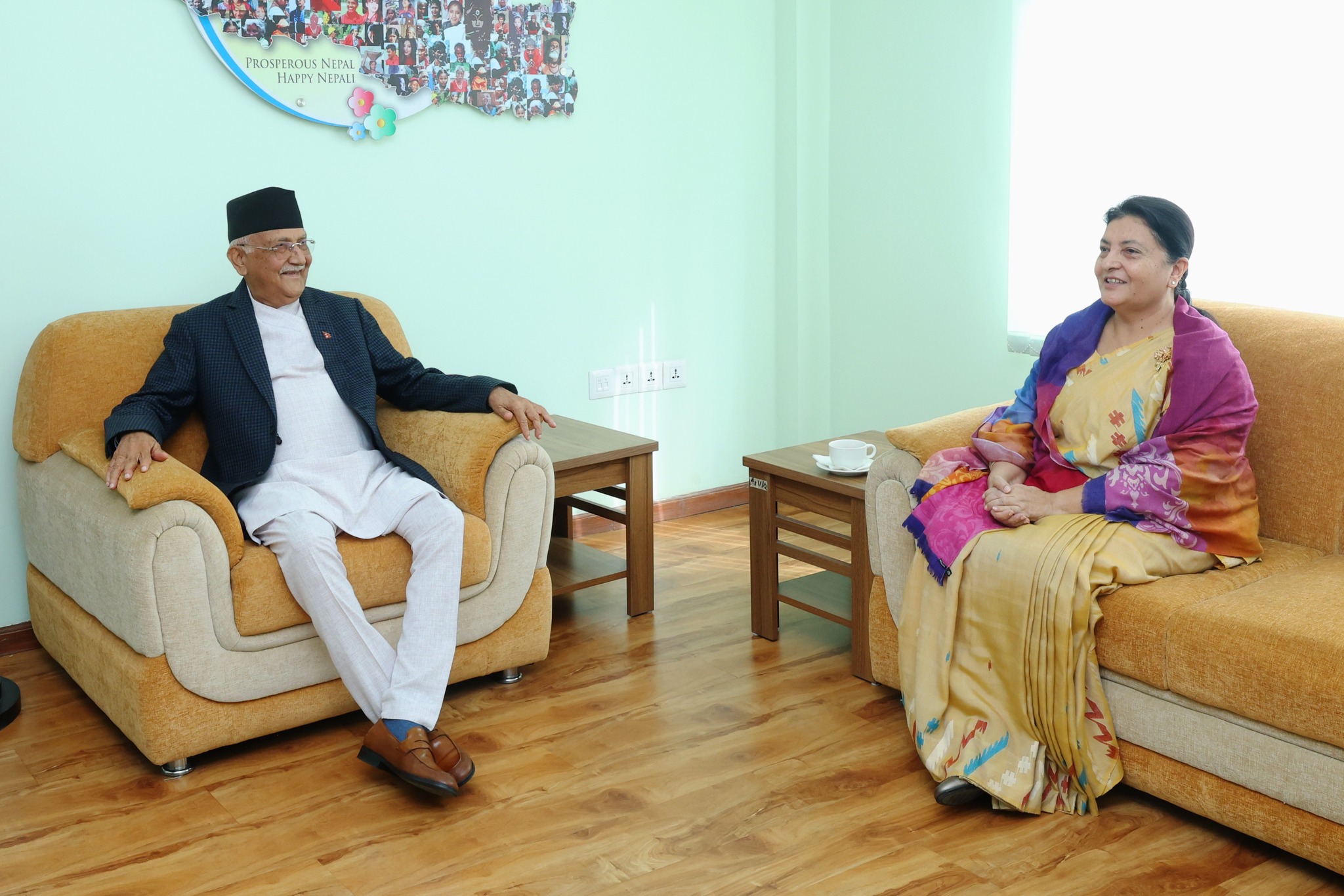 मध्यरातमा एमाले बैठकको निष्कर्ष : पूर्वराष्ट्रपति राजनीतिमा आउनु उचित हुँदैन्