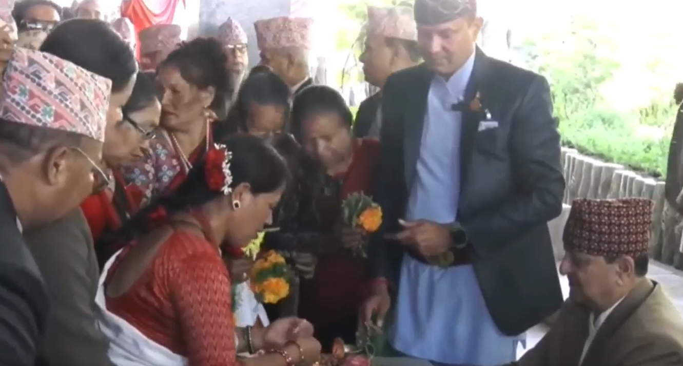 निर्मल निवासमा ज्ञानेन्द्र शाहलाई जन्मदिनको शुभकामना दिनेको भीड