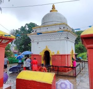 झरीका बाबजुद चन्द्रागिरिका शिवालयहरूमा श्रद्धालुको भिड
