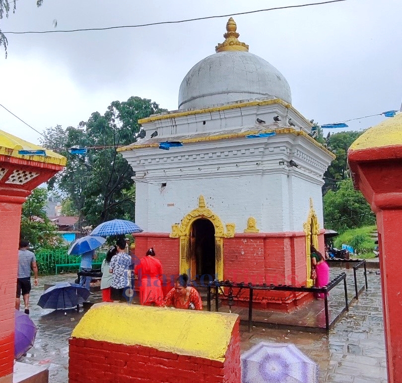 झरीका बाबजुद चन्द्रागिरिका शिवालयहरूमा श्रद्धालुको भिड