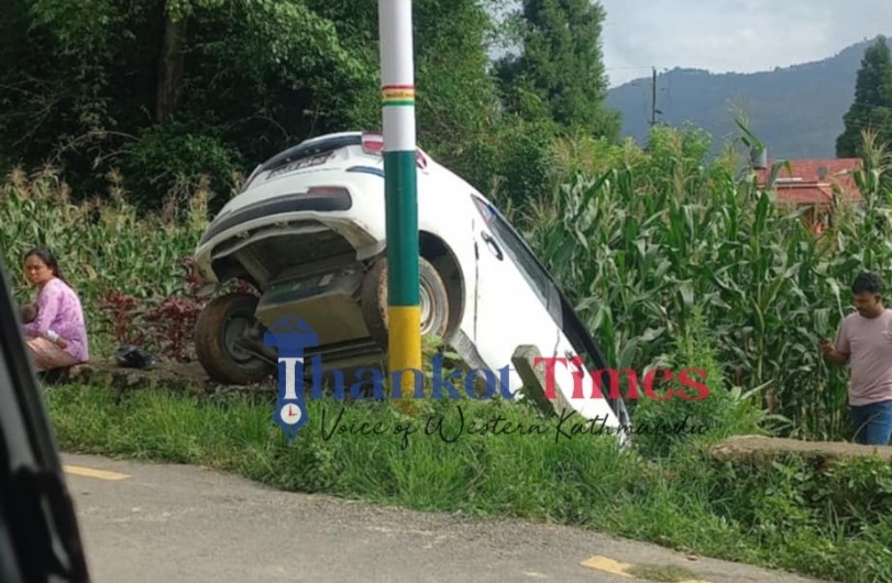 चेकपोष्ट-गोदाम सडक खण्डमा ट्याक्सी दुर्घटना