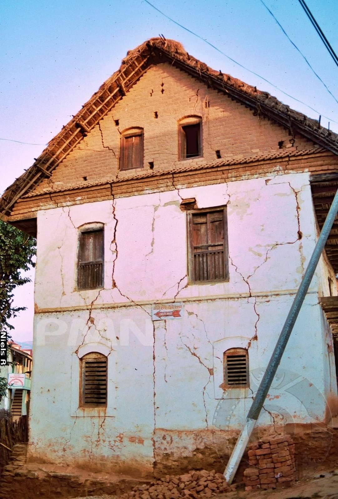 इतिहासमा आजः २०४५ भदौ ५ गते नेपालमा भूकम्प जाँदा ७५० जनाले ज्यान गुमाए