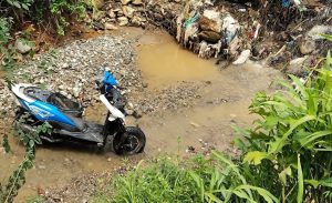 धादिङमा खोलाले बगाएको अवस्थामा स्कुटर फेला, चालकको अवस्था अज्ञात