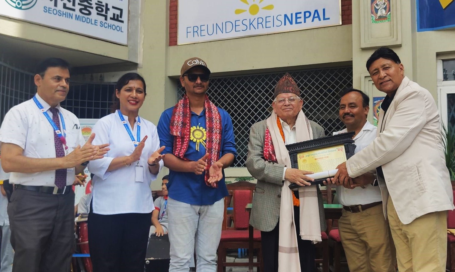 ‘मेरो गाउँ ज्यामिरे’ का रचयिता साहित्यकार रामबाबु सुवेदी ब्राइट फ्यूचर माविबाट सम्मानित