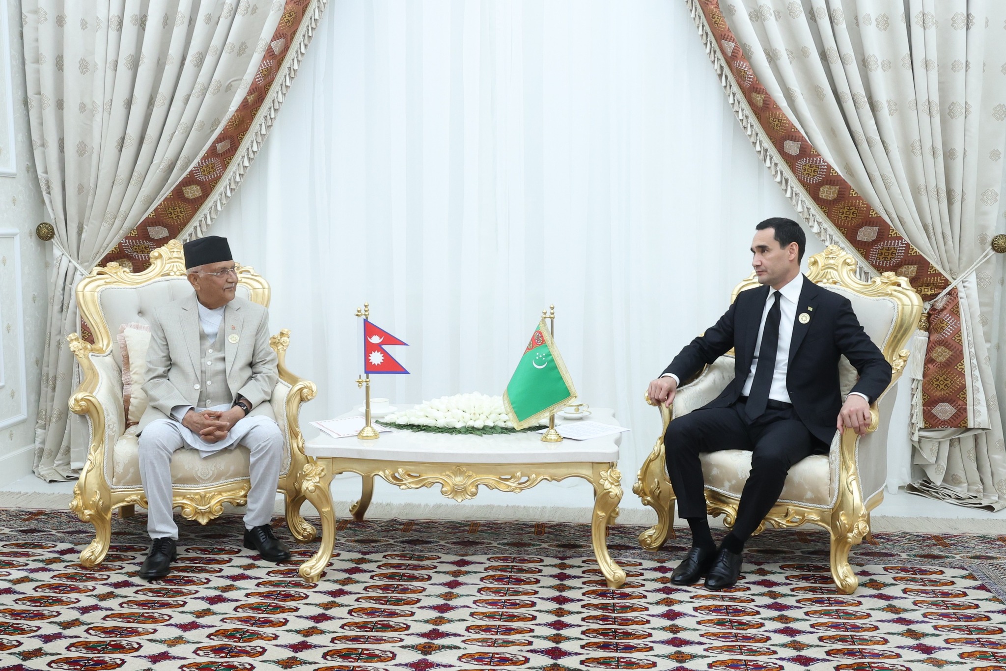 प्रधानमन्त्री ओली र तुर्कमेनिस्तानका राष्ट्रपतिबीच भेटवार्ता