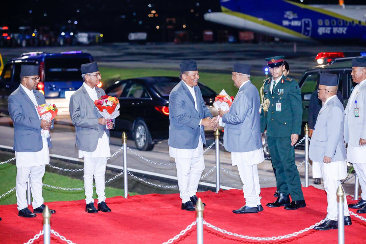 प्रधानमन्त्री ओली स्वदेश फिर्ता