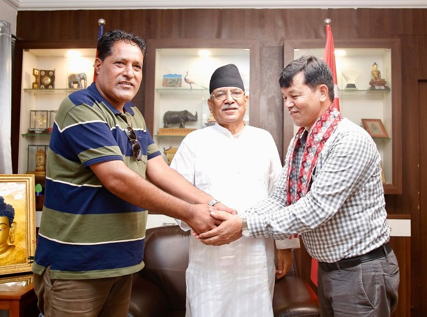 नेकपा एमालेका नेता माओवादी केन्द्रमा प्रवेश