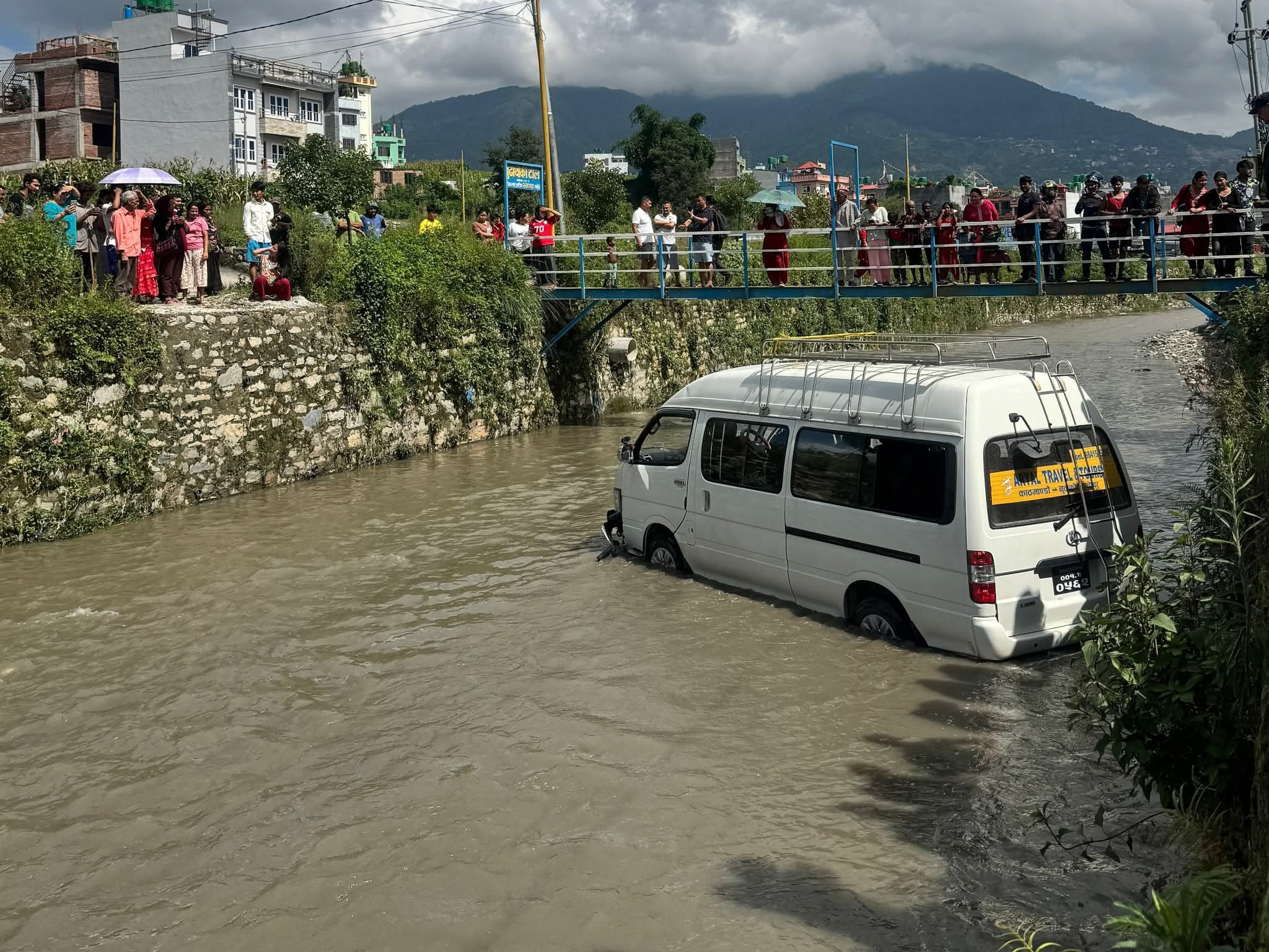 काठमाडाैंमा खोलामा विद्युतीय हायस खसेपछि…