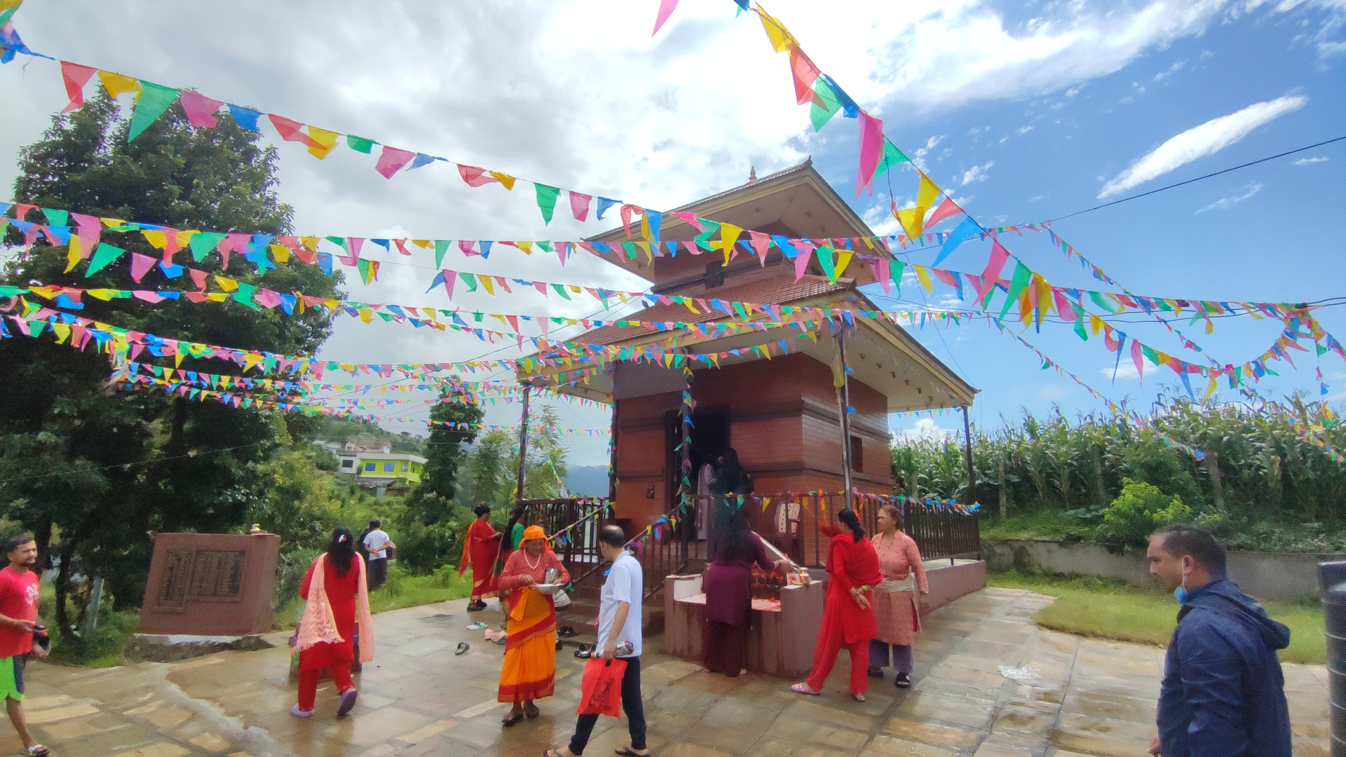 चन्द्रागिरि लगायत देशैभरका श्रीकृष्ण मन्दिरमा बिहानैदेखि भक्तजनको घुइँचो