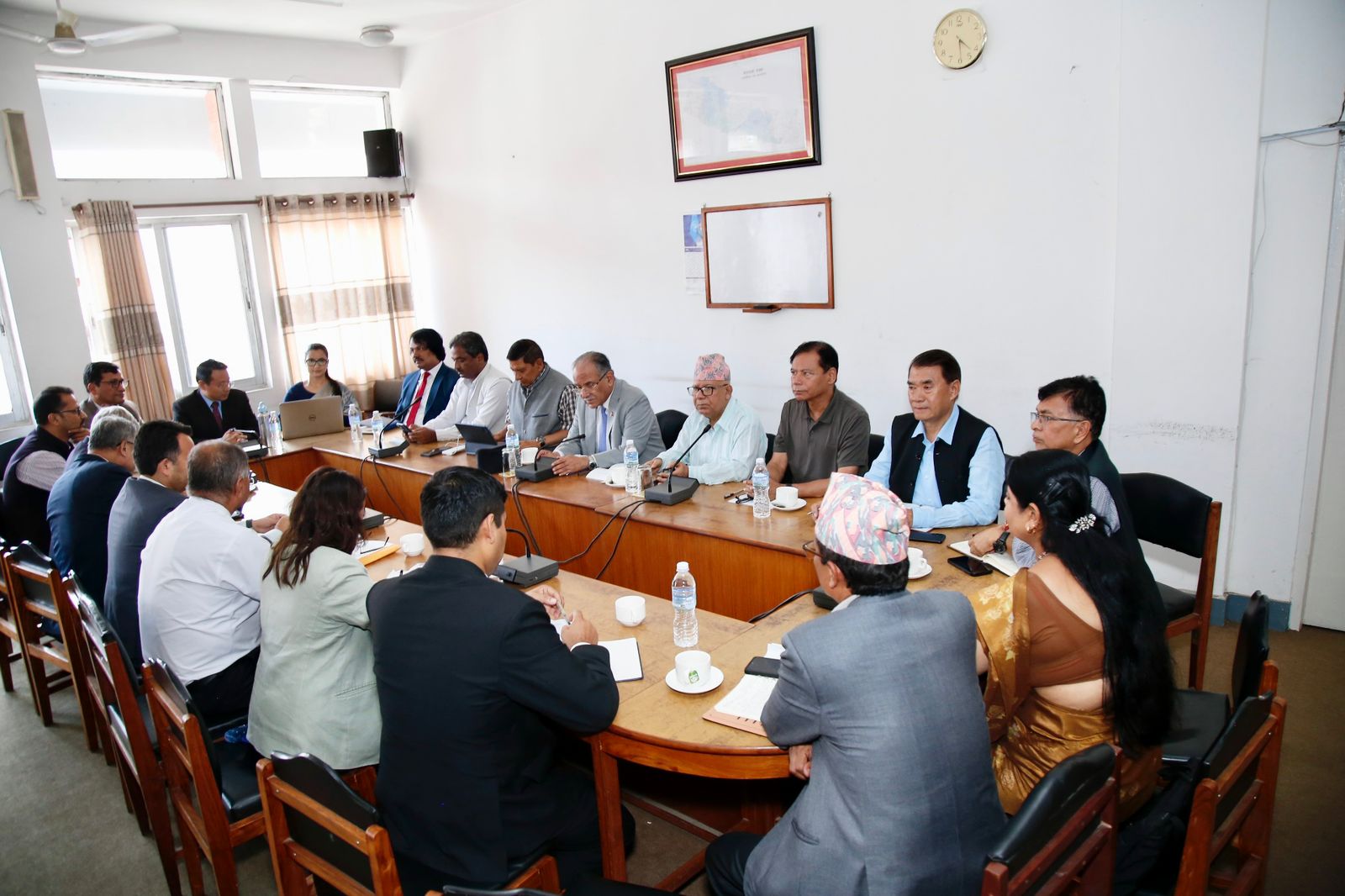 प्रचण्डको आह्वान कांग्रेस र एमालेबाहेकका दलको बैठक सिंहदरबारमा जारी