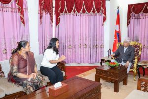 राष्ट्रपति पाैडेलसँग विपिन जोशीका परिवारको भेट