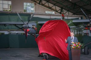 अमेरिकाद्वारा नेपाली सेनालाई एउटा ‘एयर एम्बुलेन्स’सहित दुईवटा ‘एम २८ स्काई ट्रक’ हस्तान्तरण