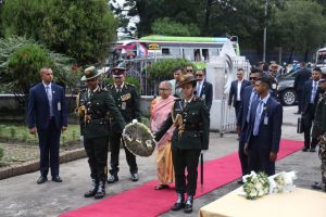 प्रधानमन्त्री कार्कीद्वारा शहीद गेटमा श्रद्धाञ्जली अर्पण