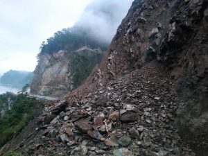 धादिङकाे जवाङ खाेलामा पहिराे, नागढुङ्गा-मुग्लिङ सडक पूर्णरुपमा अवरुद्ध