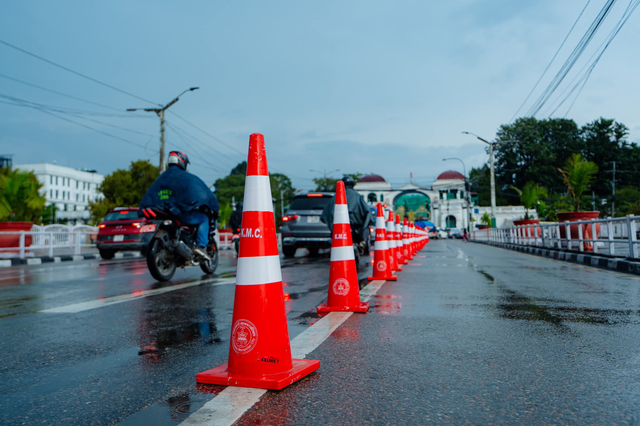 काठमाडाैं महानगर भित्रका सडकमा २५ सय थान ट्राफिक कोन राखिँदै