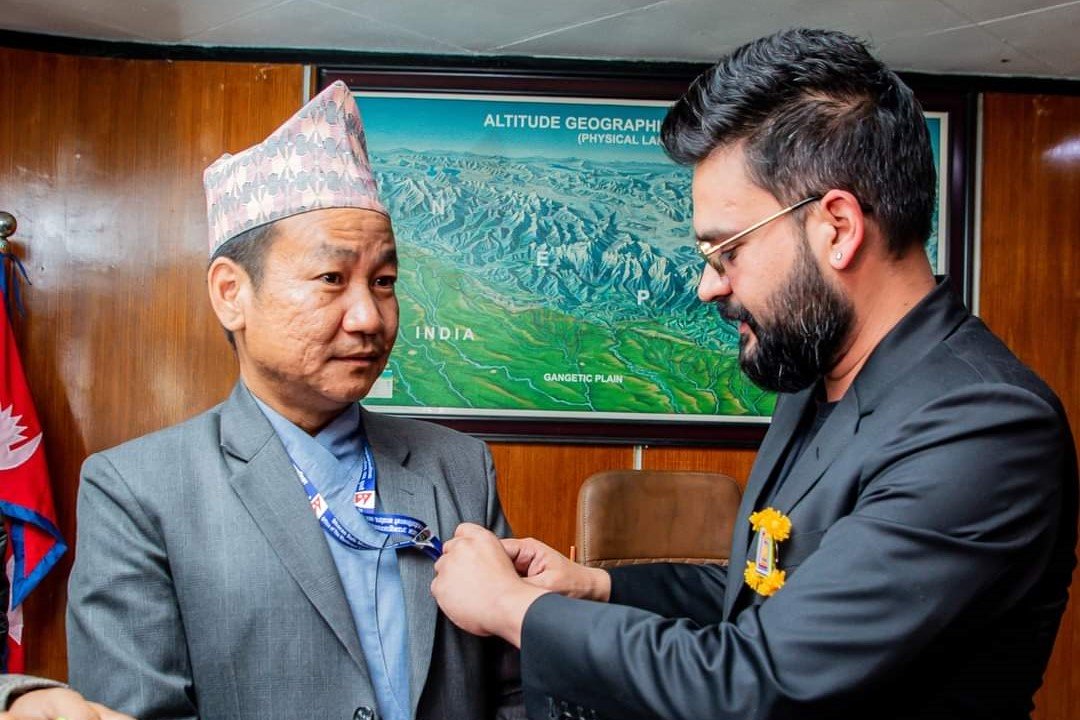 धरानका मेयर हर्कले फर्काए जवाफ बालेनलाई  जवाफ: लुकेर गेम खेल्दै स्टाटस लेख्न सजिलो छ