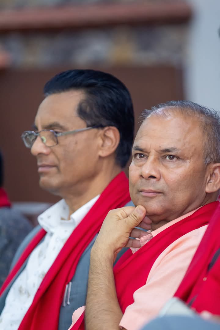 निजामती कर्मचारी दिवसको अवसरमा चन्द्रागिरि नगरका शिक्षा शाखा प्रमुख खनाल सम्मानित