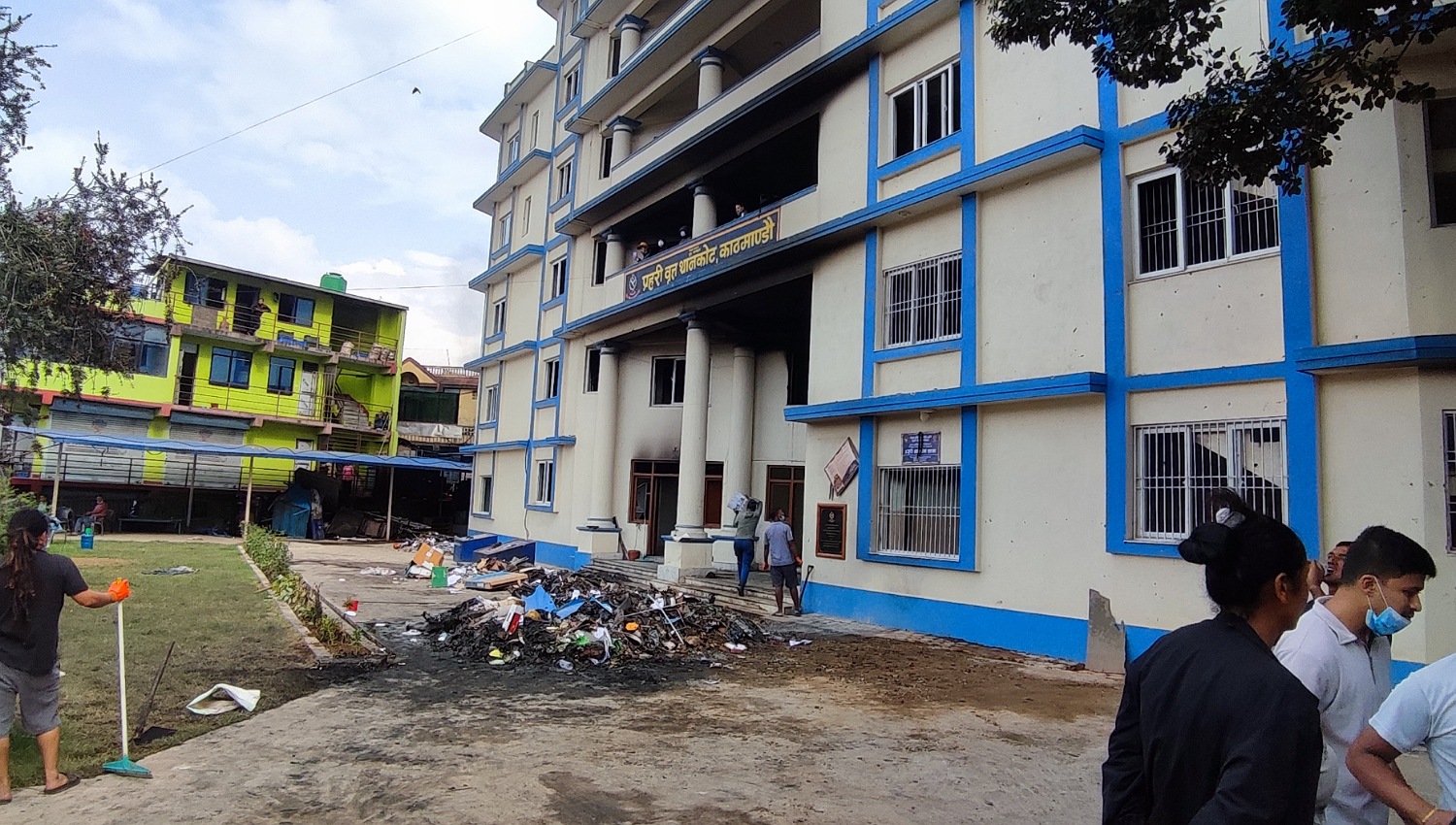 प्रहरीकाे २६ कराेडकाे उपकरण र साढे ४ सय बढी सवारी साधन नष्ट