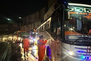 धादिङमा भीषण पहिरो, पृथ्वी राजमार्ग अवरुद्ध , नागढुङ्गामा सवारीसाधनकाे लाम