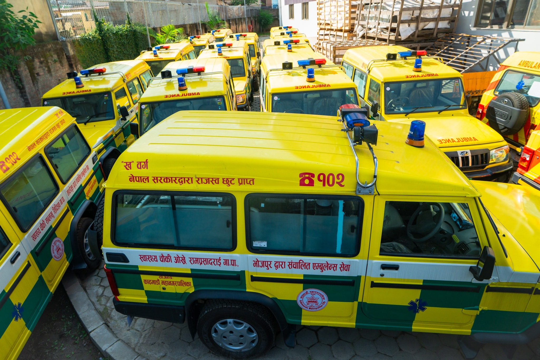 विभिन्न ३५ स्थानीय तहले पाए काठमाडौं महानगरबाट एम्बुलेन्स उपहार