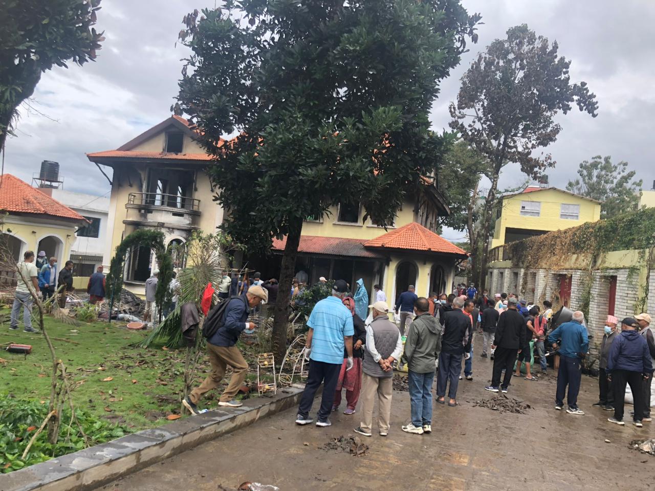 नेता केसीको क्षतिग्रस्त घरको सरसफाइमा जुटे चन्द्रागिरि, कीर्तिपुर र दक्षिणकालीका शुभेच्छुक