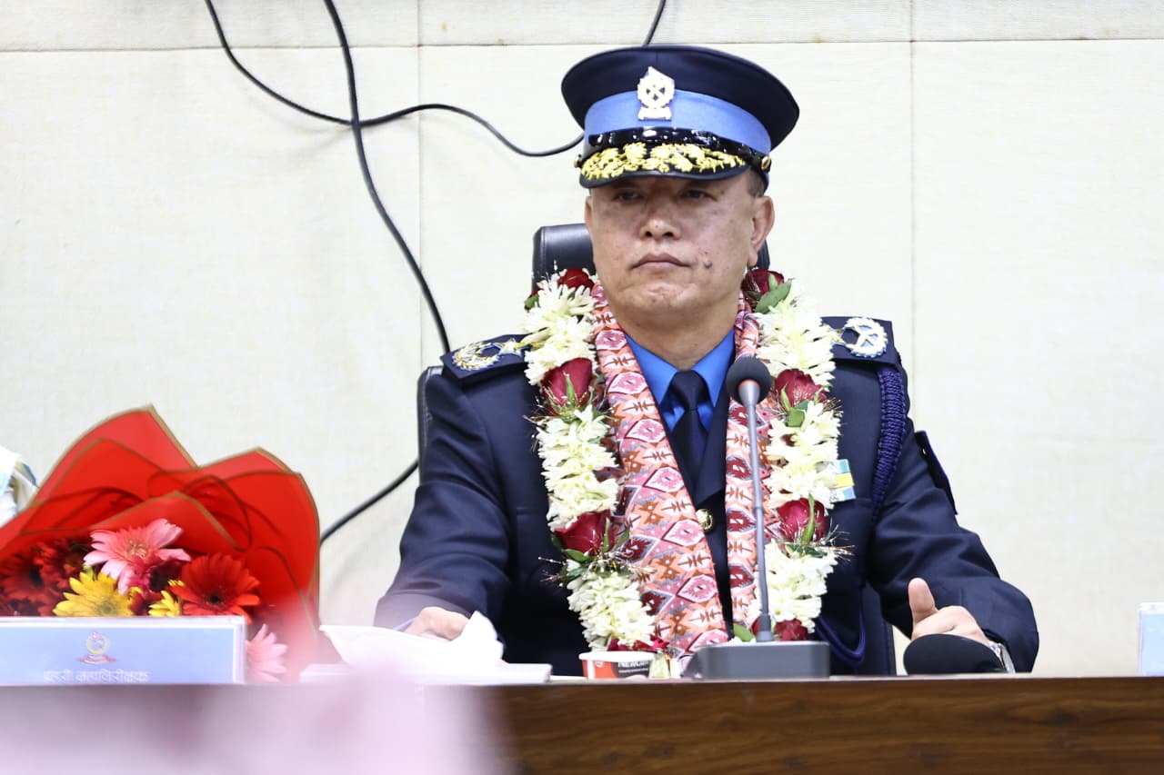 नेपाल प्रहरीका ३२औँ  प्रहरी महानिरीक्षक चन्द्रकुवेर खापुङलाई दर्ज्यानी चिह्न प्रदान