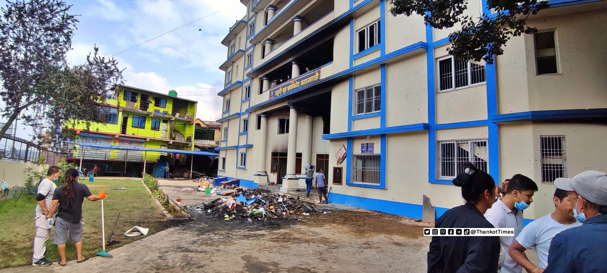 काठमाडौं उपत्यकामा थानकोट वृत्तसहित प्रहरीका १२२ भवनमा पूर्ण क्षति, १२१ गाडीमा आगजनी