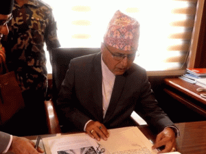 मलाई  दुई जना कर्मचारी दिनुहोस्- अर्थ मन्त्री खनाल