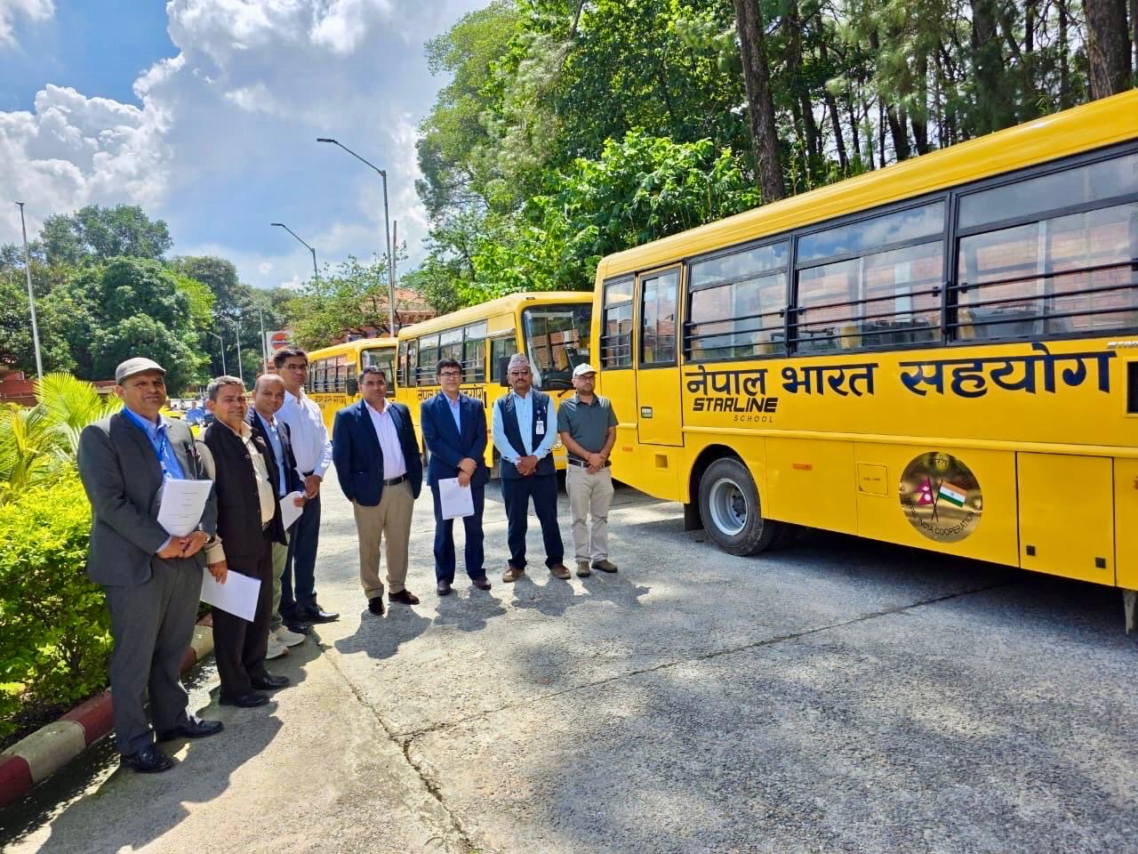 भारतद्वारा नेपालका विभिन्न विद्यालयहरूलाई स्कुल बस उपहार