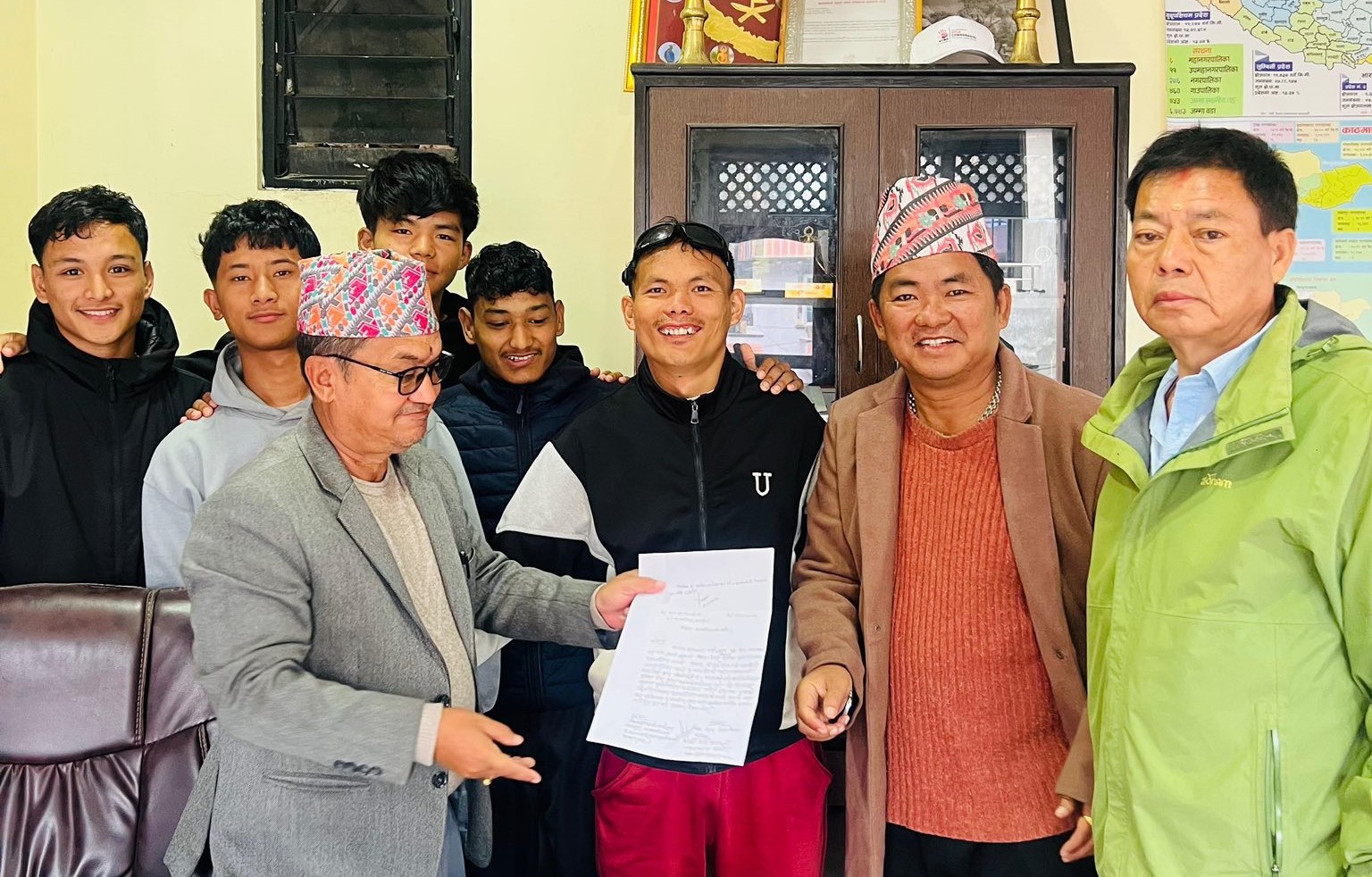 थानकोटको वीआर ब्रदर्शले सी डिभिजन छनोट लिग खेल्ने, वडा कार्यालयले दियो आर्थिक सहयोग