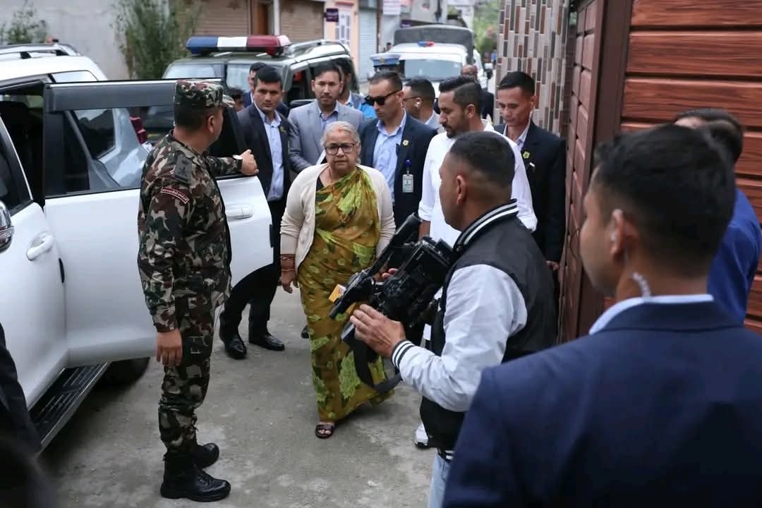 जेन-जी आन्दोलनमा शहीद भएका व्यक्तिका परिवारसँग भेट गर्न प्रधानमन्त्री कार्की कीर्तिपुरमा