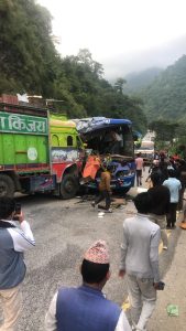 मुग्लिन-नारायणगढ सडकखण्डमा शनिबार बिहान भएको सडक दुर्घटनामा २१ जना घाइते, चारको अवस्था गम्भीर