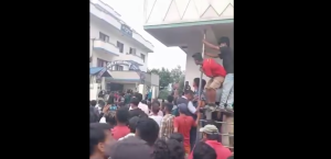 बलम्बु प्रहरीले चढ्ने गाडी जलाउने किशोर सतुङ्गलबाट समातिए