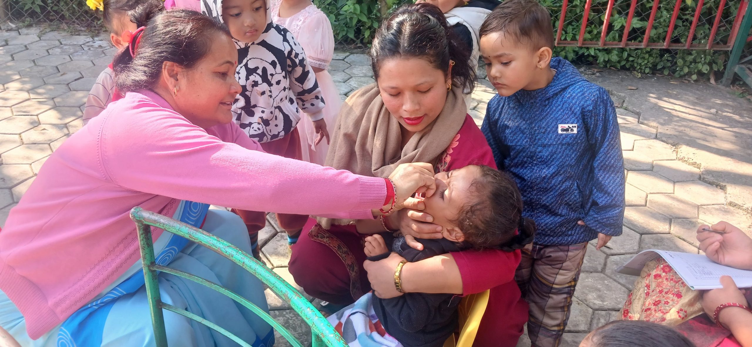 ५ वर्ष मुनिका बालबालिकालाई भिटामिन ‘ए’ र जुकाकाे औषधि खुवाउने क्रम आजपनि जारी रहने