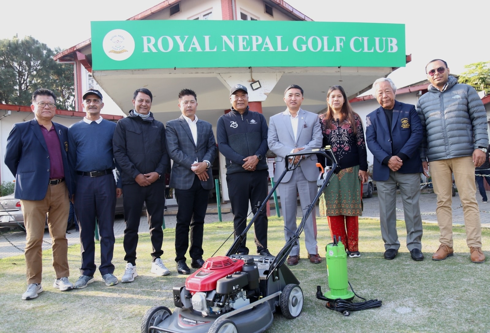 नेपाल गल्फ क्लबलाई सामग्री हस्तान्तरण