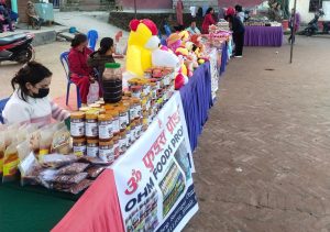 थानकोट चेकपोष्टमा शुक्रबारबाट सुरु भएको स्थानीय हाट बजार आजपनि जारी रहने